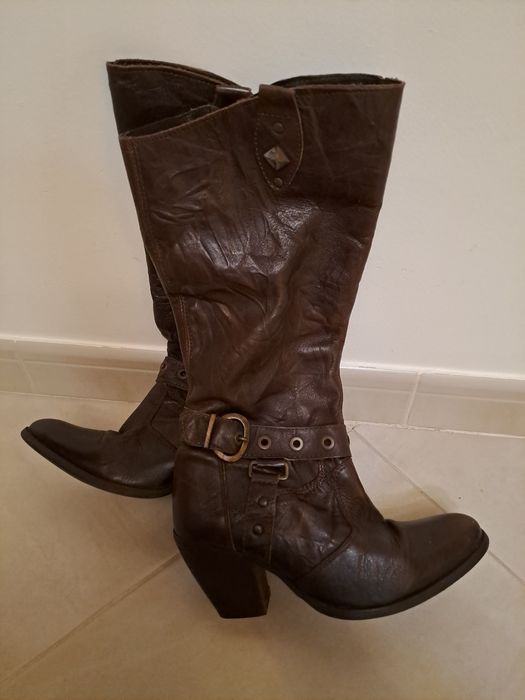 Botas estilo texano em pele