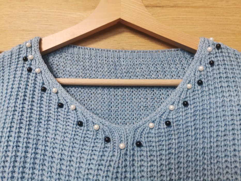 Niebieski sweterek