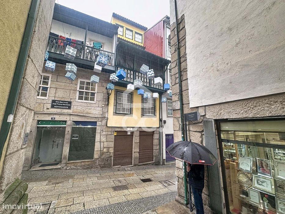 Building with Soul and History in the Heart of the City — Ideal for Investment