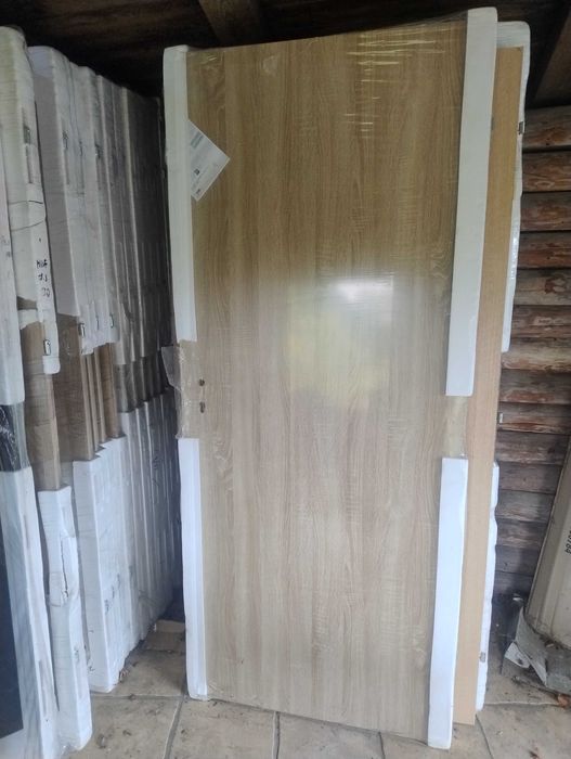 Drzwi pełne 80 prawe
