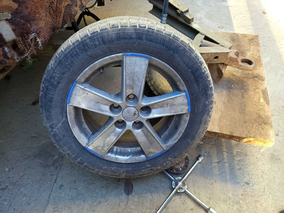 Диски R16 205/60 З резиною , в ідеальному стані