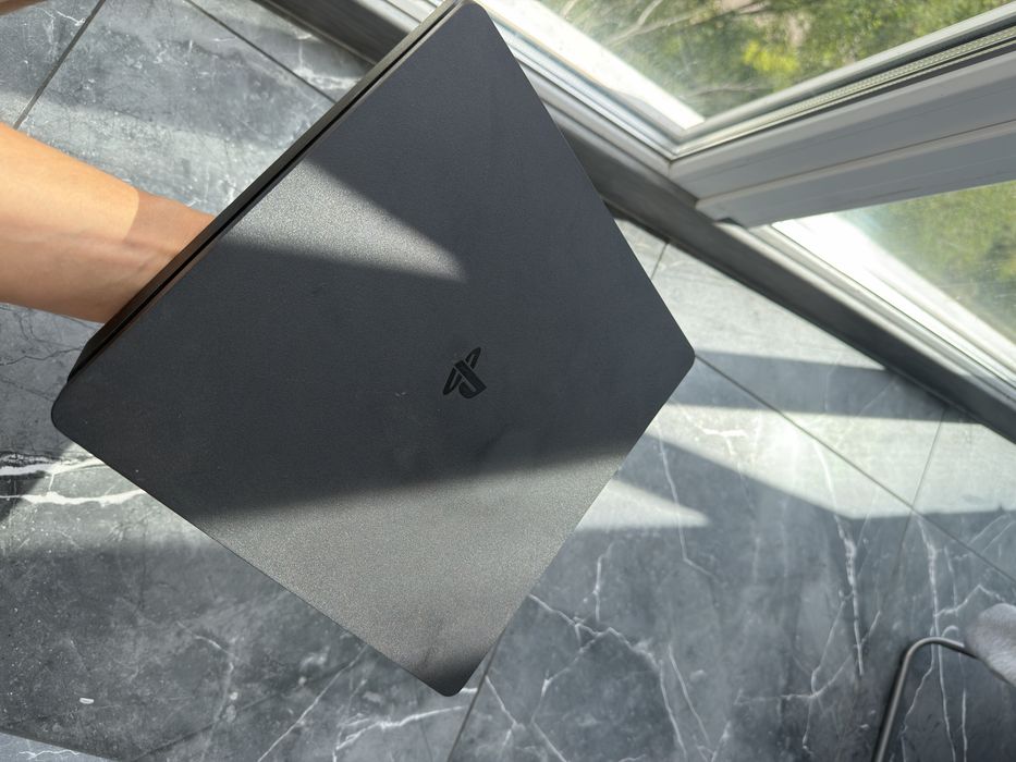 SonyPlastation 4 Slim