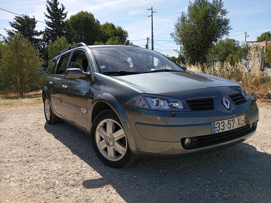Mégane Breack LUXE PRIVILÉGE -155.000km - faróis Xenon- GPS - Cruise Control - Isofix - 1.5 DCi - 105 CV- IUC 23€/Ano - 5,4lt urbano