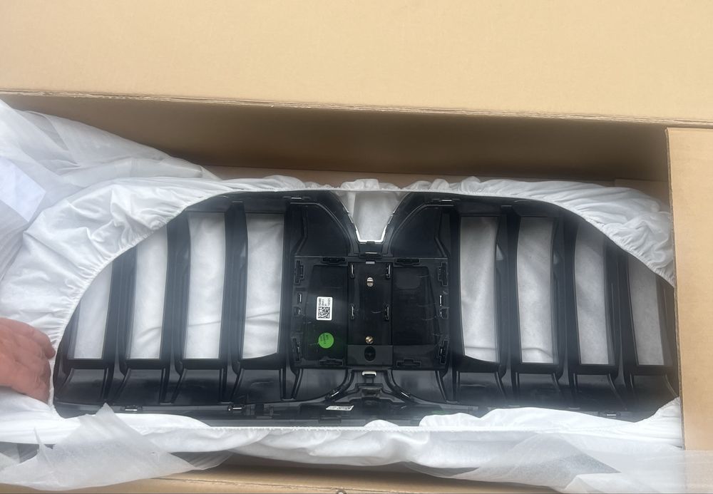 Atrapa grill srebrny do nowego modelu bmw x1 nowa