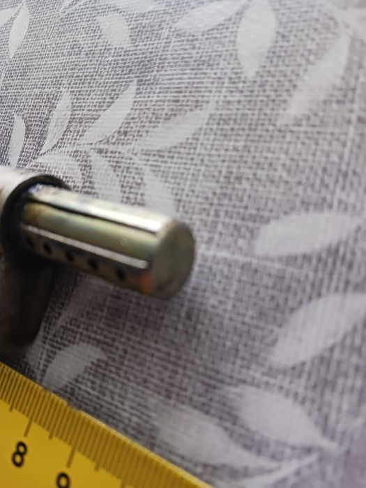 2 Canhões de fechadura com duas chaves cada