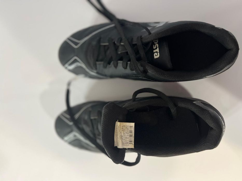 buty piłkarskie marki Kipsta w rozmiarze 39