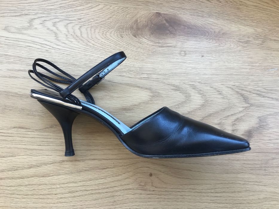 Чорні жіночі босоніжки з натуральної шкіри, Італія.