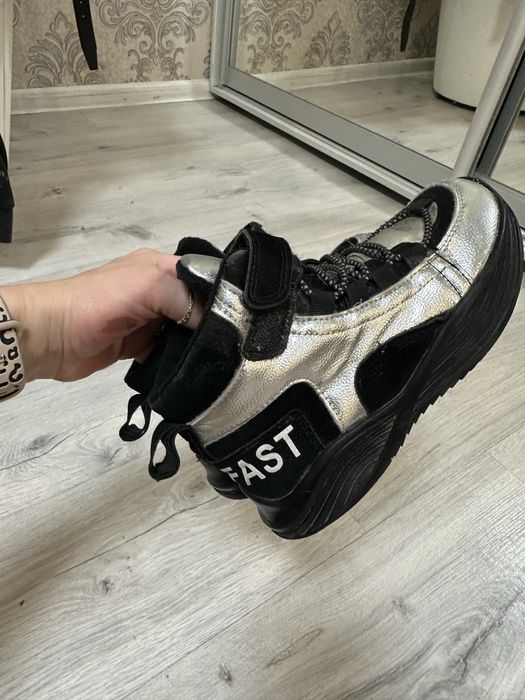 Ботинки для девочки .