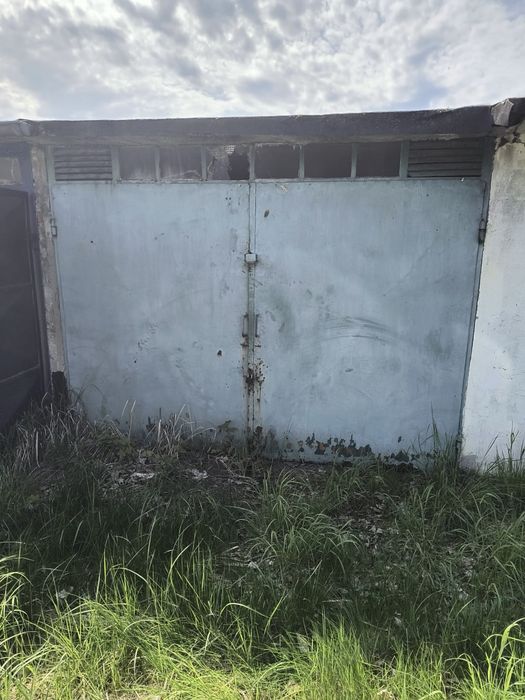 Garaż, ul. Wyścigowa. Brzeg Dolny.