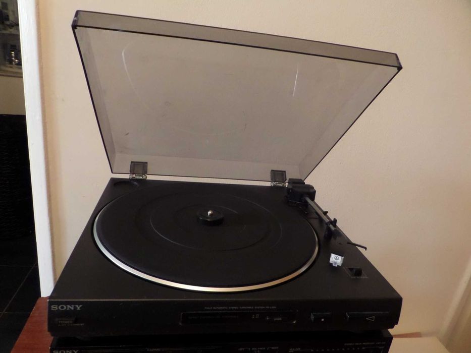 Sistema Som Sony XO-D5 com Radio, Leitor K7 e Giradiscos Sony PS-LX60, Com Colunas. ver descrição