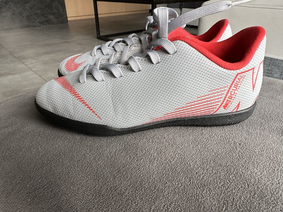 Buty dzieciece piłkarskie (halówki)