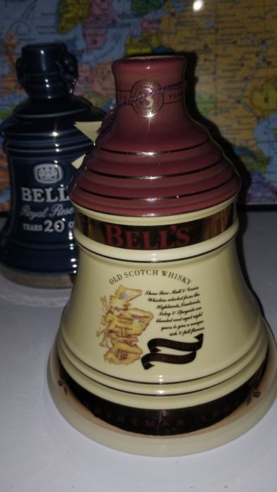 Декантер шотландського віскі Bells ,Christmas 1997,без кришки,
Old