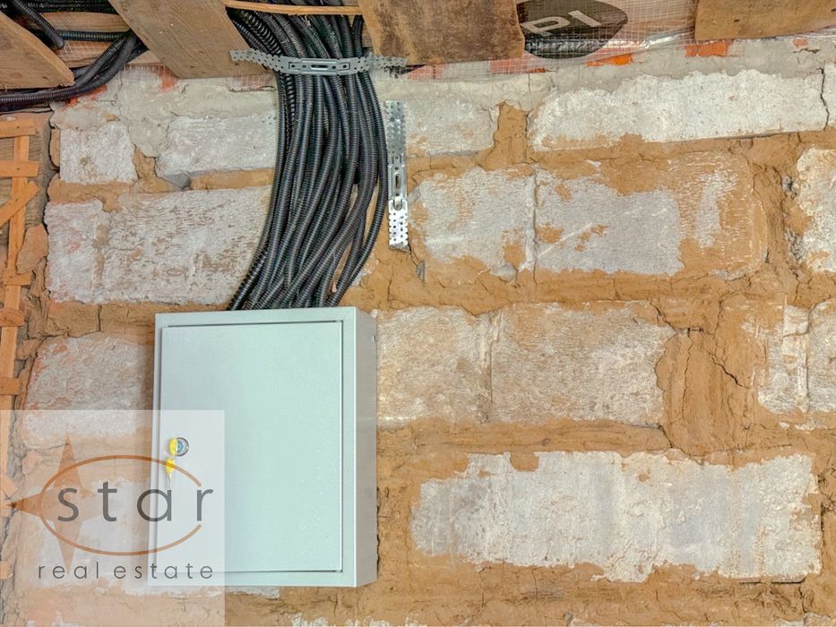 Продаж окремого будинку по вул. Білогірська