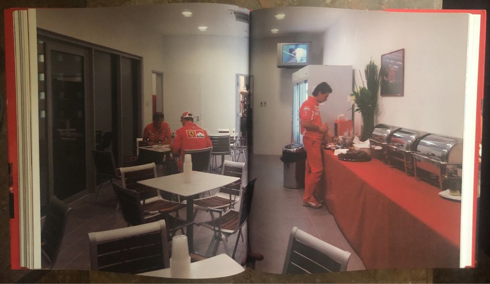 Livro '' Inside ferrari ''