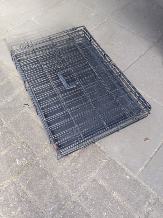 Klatka do bezpiecznego transportu zwierzaków domowych.