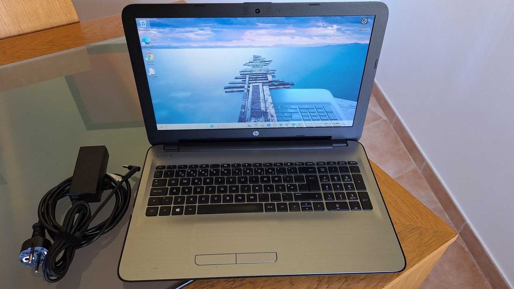 HP 15-ay Core i5-6200U 2.8GHz- 8GB Ram- SSD 240GB- Win11