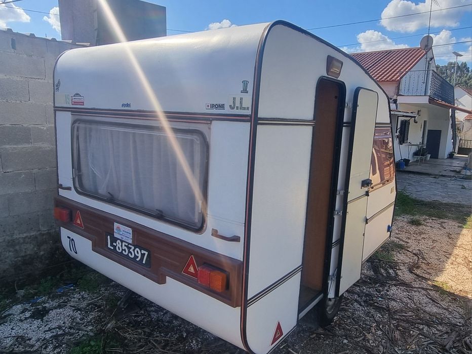 Vendo caravana  com avançado