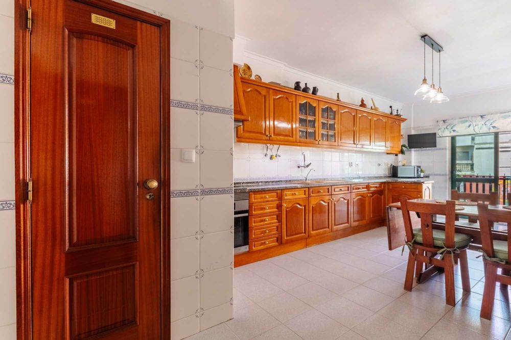 Apartamento T3 Massamá Norte com Garagem Box de 60m2