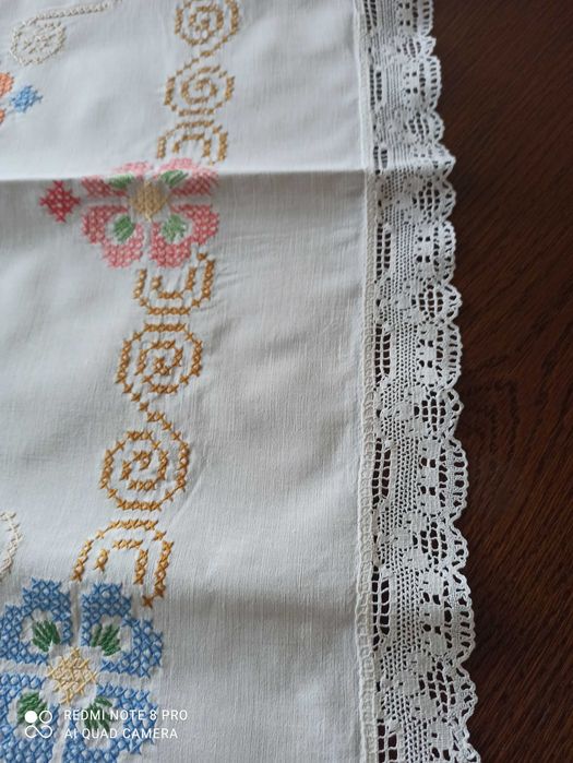 Serweta wyszywana 80x80