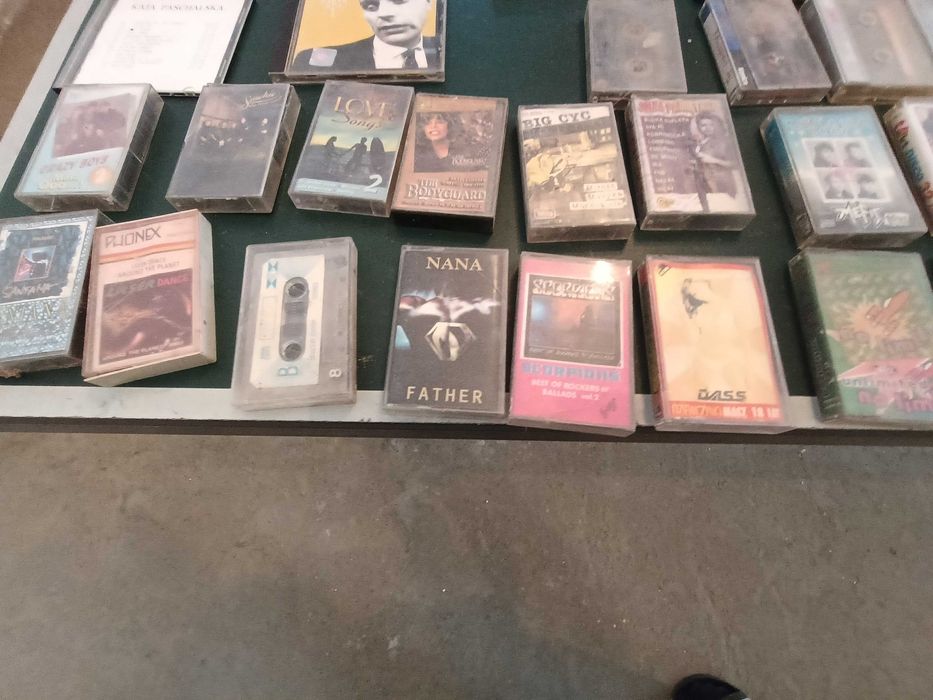 Kolekcja kaset i płyt CD oraz dvd