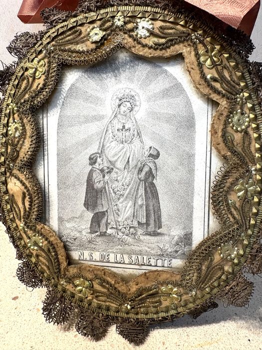 Lindissimo antigo registo bordado com imagem da N S de la Salette