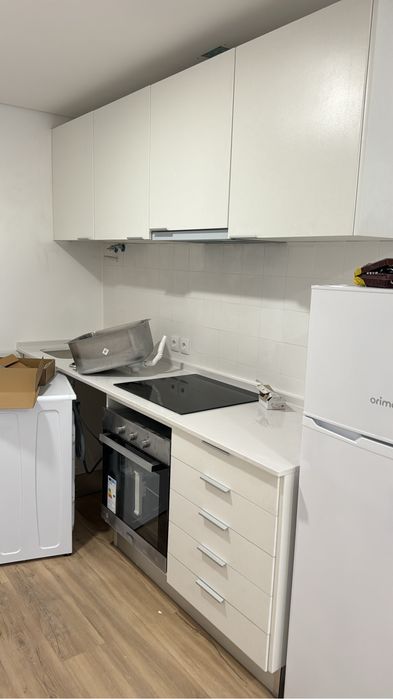 Arrendamento ofice T2 todo remodelado com cozinha equipada