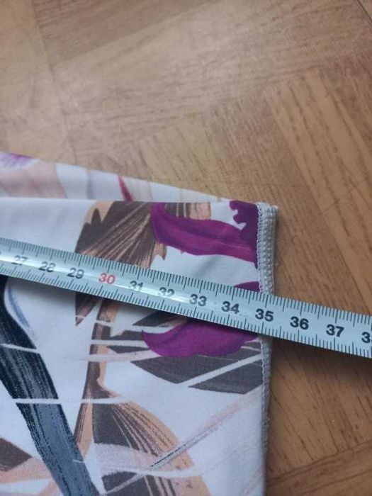 Kolorowe leginsy na siłownię