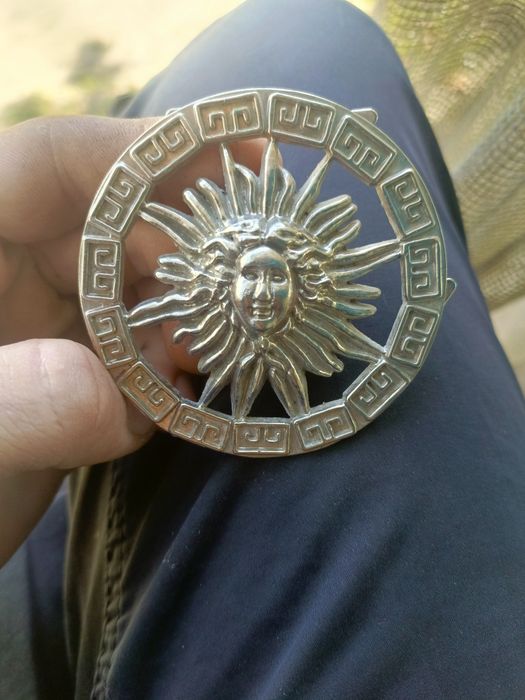 Срібна пряжка з сонцем — унікальний аксесуар [антикварна]