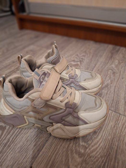 Кросівки на дівчинку