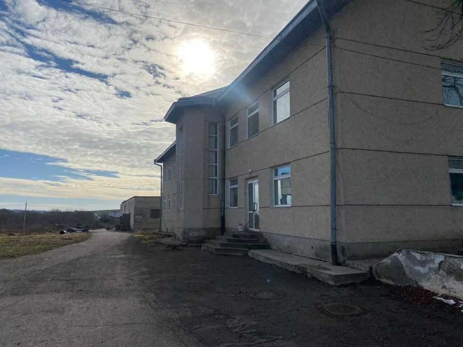 Продаж комерційного приміщення у селі Ременові