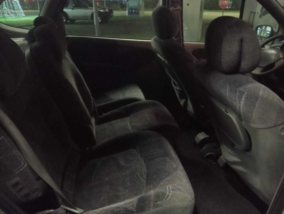 Vendo Renault Scénic 1.9, ano 1999, bom estado geral.