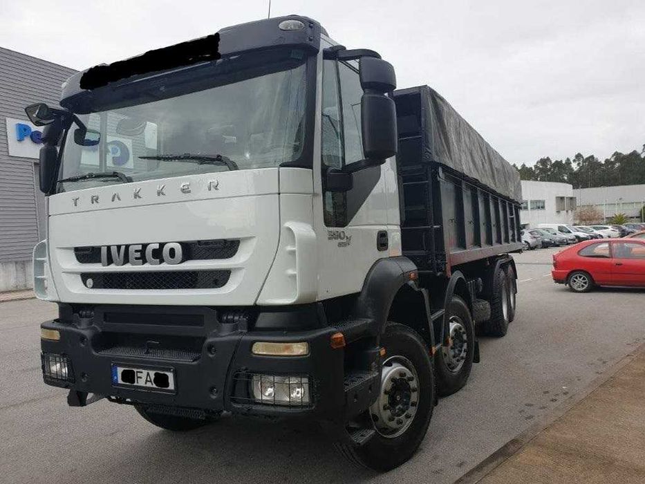 Iveco Trakker 360 8x4 Basculante - Nacional