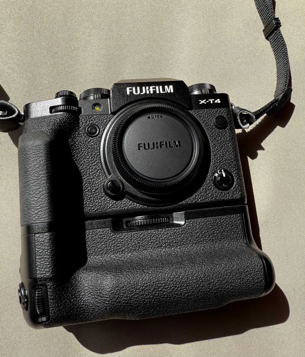 Aparat Fujifilm X-T4 czarny komplet + Grip VG-XT4