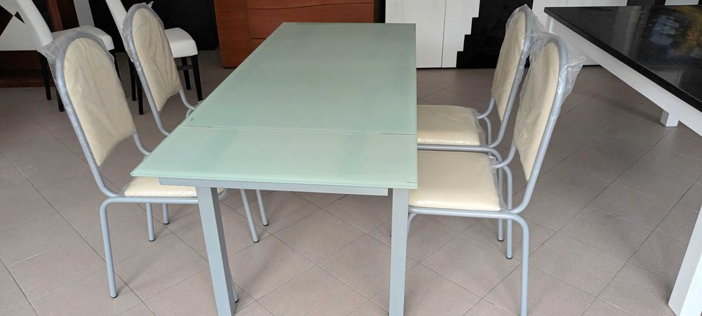 Venda de Mobiliário de Exposição