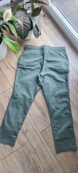 Oliwkowe spodnie chino GAP roz. 36