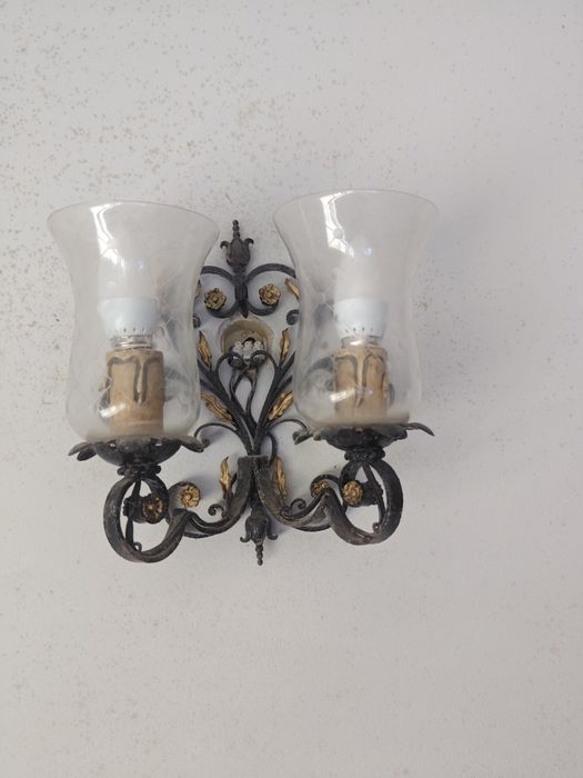 Candeeiro de parede antigo