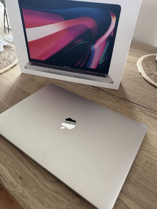 Macbook Pro M1 TouchBar 96% kondycji baterii