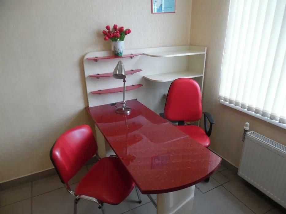 ПРОДАЖ Перукарня-салон  дiючiй