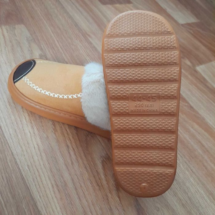 Домашние тёплые тапочки.