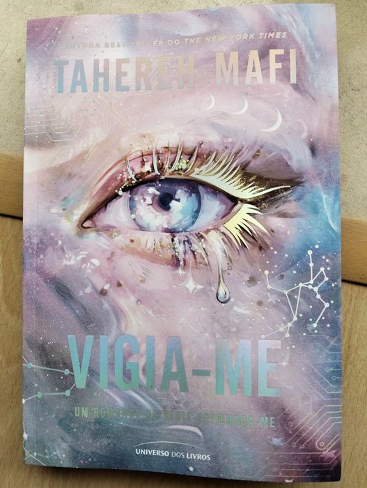 Livro  Vigia-me       Autora- Tahereh Mafi