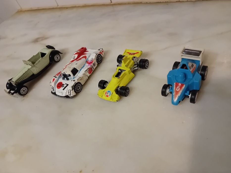 Conjunto de 4 Carrinhos Miniaturas Escala 1:64 Antigos
