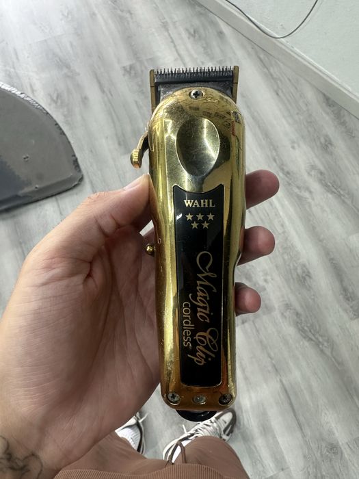 Wahl gold com base de carregamento