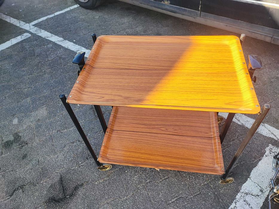 Mobilny stolik serwisowy - barek .