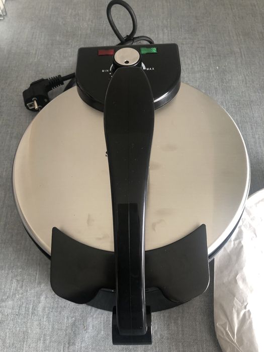 Vendo maquina de assar crepes, panquecas e apas nova