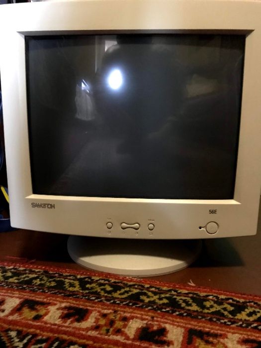 Продаю монитор Samtron 56E 15"
