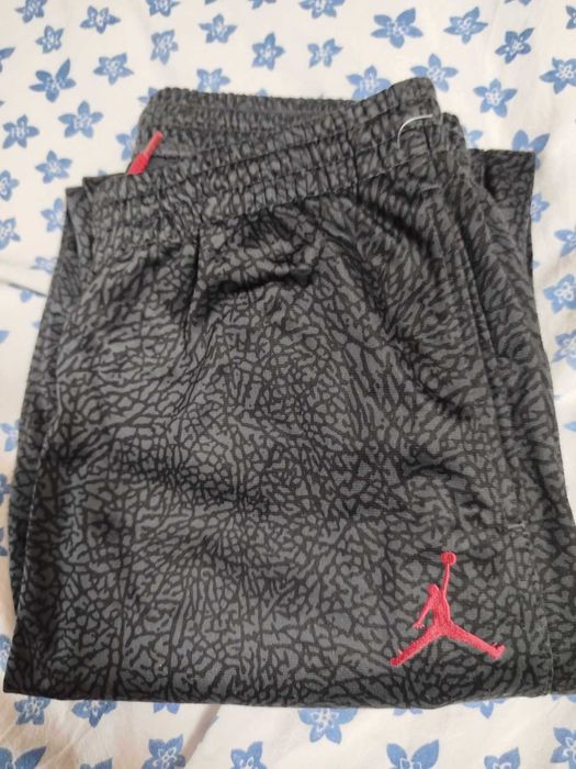 Spodnie dresowe Jordan Brand Boys w kolorze czarno/szarym z print em