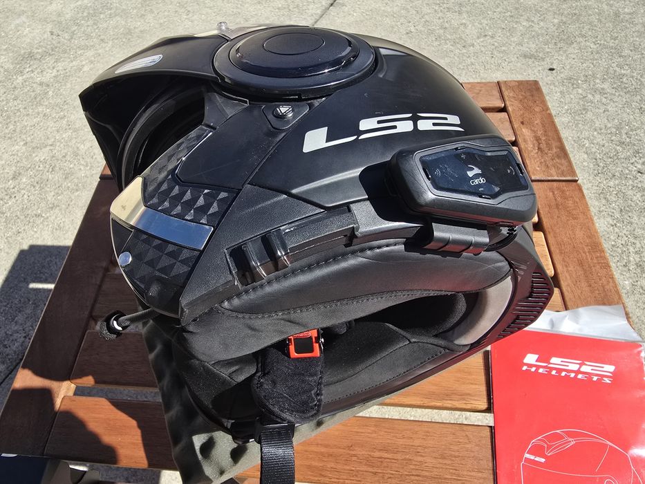 Capacete modelar LS2  usado tamanho M, com Intercomunicador  Freecom 1+