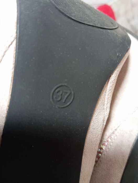 Туфлі жіночі на підборах