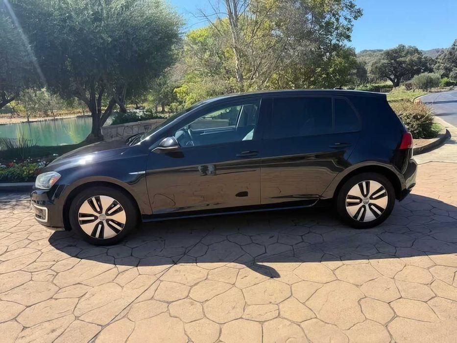 Volkswagen e-Golf      2016