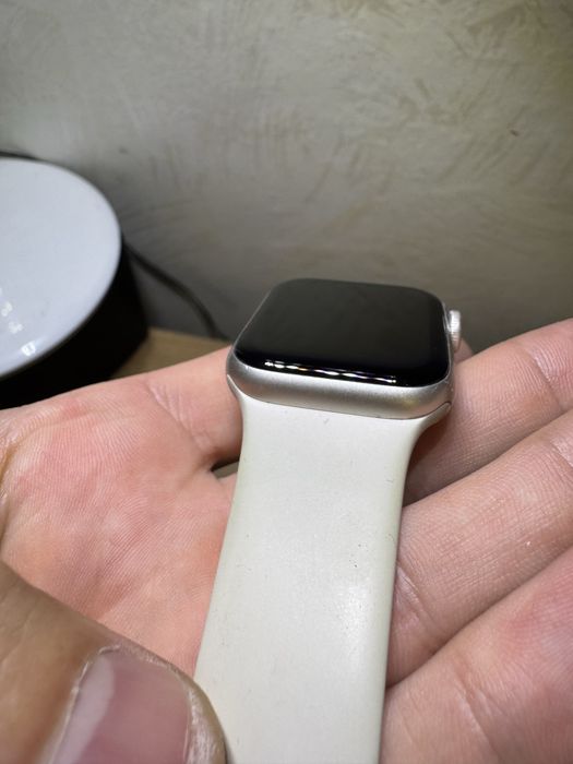 Apple watch  SE 2 40 mm акб 100 % гарний  стан